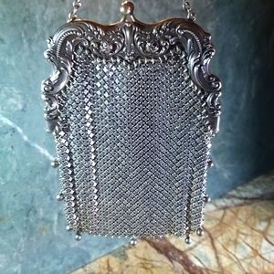 VINTAGE LEWIS IMPORTS SILVER CHAIN MESH PURSE